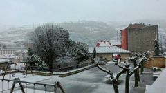 Los copos de nieve dejaron un fino manto blanco en Cangas del Narcea.Los copos de nieve dejaron un fino manto blanco en Cangas del Narcea