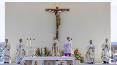 El papa Le�n XIV celebr� este viernes una misa multitudinaria en el puerto de Santa Cruz de Tenerife.