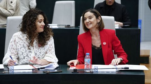 De izquierda a derecha, las candidatas en las primarias del PSOE de la ciudad de Madrid, Enma L&oacute;pez, y la actual l&iacute;der de la agrupaci&oacute;n, Reyes Maroto.