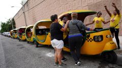 Taxistas de La Habana hacen cola para llenar el dep�sito de sus veh�culos, en medio de la falta de suministro de combustible.