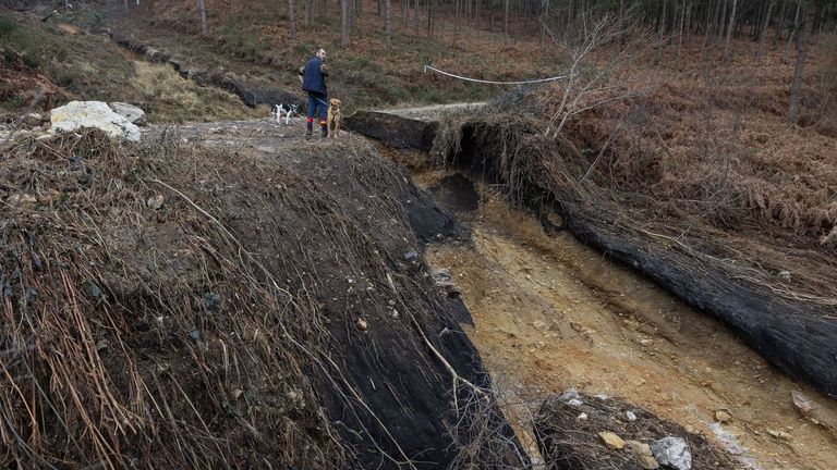Imagen�tomada este domingo de una de las zonas arrasadas por la riada, que destroz� varios caminos.