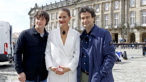 Samantha Vallejo-N�jera, junto Jordi Cruz y Pepe Rodr�guez en la plaza del Obradoiro en el 2017, en una de las grabaciones de �MasterChef� en Galicia