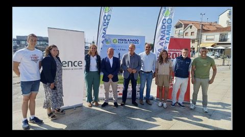 Presentacin de la IV Travesa a nado Illa de Tambo en la Praza da Chousa de Combarro