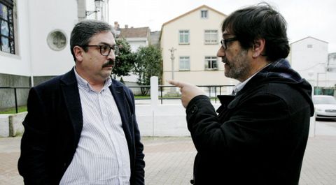 Jes�s Veiga, a la izquierda, con el alcalde, Ricardo S�nchez ayer en Mi�o. 