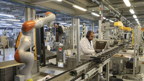 Instalaciones de la planta de Televes en Compostela, un referente industrial en Galicia