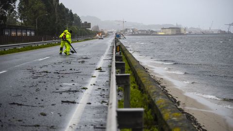 Autov�a de Mar�n o PO-11 al coincidir el temporal con la pleamar