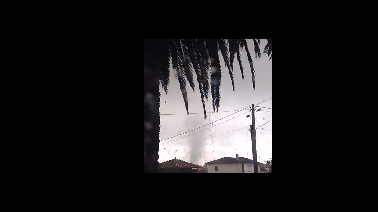 Una impresionante nube embudo en Ribadeo
