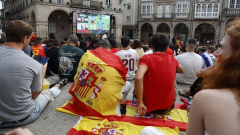 Pantalla gigante en la plaza Mayor de Ourense.