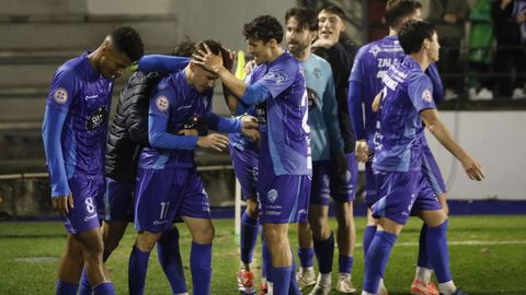 Jerin Ramos (8) se alegr del gol que marc lex Gil tras su asistencia.