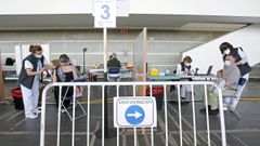 Vacunaci�n contra el covid en el recinto ferial de Pontevedra para el grupo de edad de 60 a 65 a�os