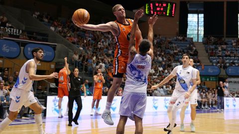 Jorgensen, defendido por Erik Quintela en la final de la Copa Galicia