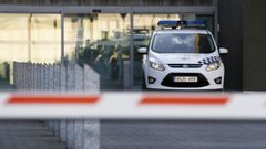 Un veh�culo de la Polic�a Local de Lugo, en la sede del cuerpo.