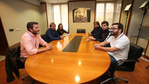 Reuni�n entre miembros de Podemos e IU para debatir sobre el proceso de reforma del Estatuto