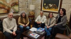 Jorge Emilio B�veda, Teresa Barge, Quique Moreiras, M�nica Caneda y Sandra Quintas, en la presentaci�n del programa de mindfullness que se imparte en los centros de ense�anza de Celanova.