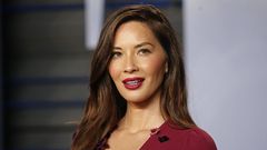 As� es Olivia Munn, la espectacular nueva novia de �lex Gonz�lez