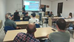 El director xeral de Defensa do Monte, Manuel Francisco, particip� en una jornada formativa en Lobios con  representantes de comunidades de montes vecinales en mano com�n