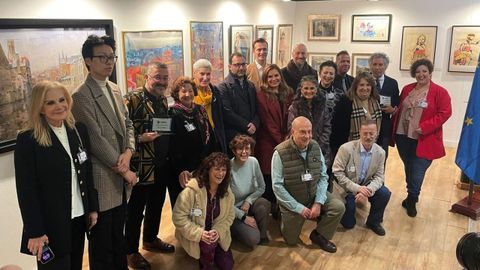 Los pintores premiados y finalistas de la VIII Bienal Internacional de Pintura al pastel que se celebra en Oviedo