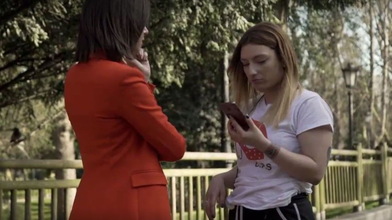 La asturiana Lucía Fernández, «puta y orgullosa», quiere ser inspectora de  Trabajo