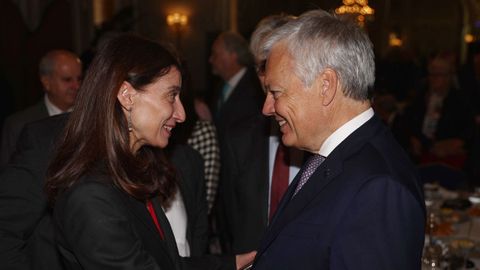 El comisario europeo de Justicia, Didier Reynders, saluda a la ministra de Justicia, Pilar Llop.