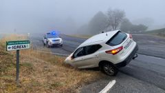Un coche accidentado en Portomar�n. 