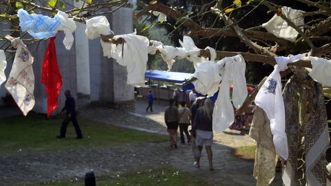 Los romeros renovar�n hoy en Conforto la tradici�n de mojar pa�os, frotarse con ellos y colgarlos en la vegetaci�n en muestra de devoci�n