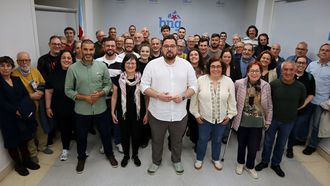 Igrexas, junto a la diputada Carmela Gonz&aacute;lez, los concejales y su equipo