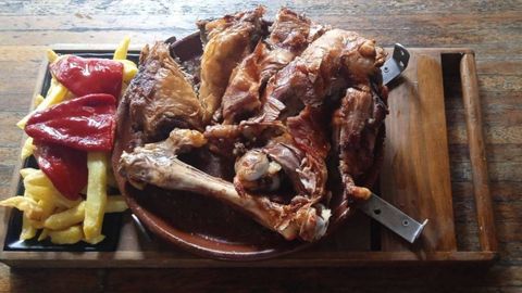 Un plato de cabrito al horno del restaurante Casa del Dago