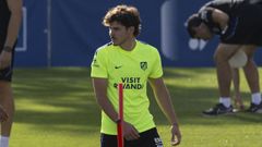 Juli�n �lvarez, durante el entrenamiento de este viernes en la ciudad deportiva del Atl�tico de Madrid.