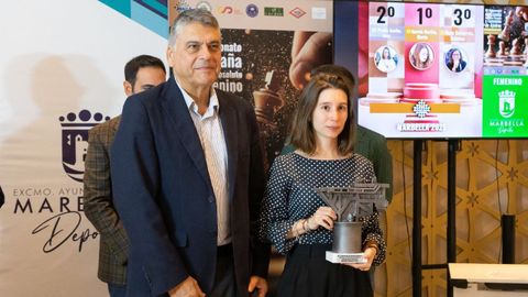 In�s Prado recibi� el trofeo de segunda clasificada femenina del Campeonato de Espa�a de Ajedrez.