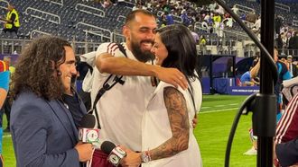 El abrazo entre Borja Iglesias y Jenni Hermoso en Dallas.
