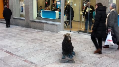 Estatua de Rufo en calle Ur�a