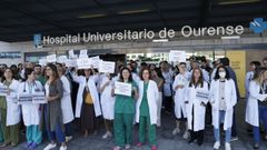 Concentracin por la huelga de mdicos contra el estatuto marco del ministerio de sanidad delante del CHUO en Ourense.