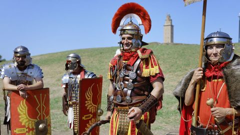 Ave Crunia recrea el pasado romano de la ciudad en la Torre de H�rcules