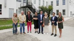 El equipo directivo y los representantes pol�ticos en la visita.