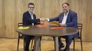 PSOE y ERC firman el acuerdo para la investidura de Pedro Snchez