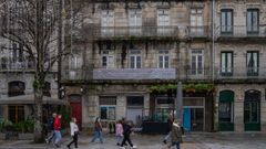 Fachada del edificio en recuperacin en Montero Ros, que disfruta de vistas a la ra de Vigo.