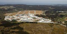 En primer plano, el pol�gono construido en Carballo hace 22 a�os y, al fondo, la primera fase de la ampliaci�n.