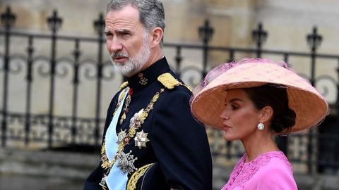 Los reyes Felipe y Letizia en la coronacin de Carlos III de Inglaterra, donde la reina destac por su elegancia.