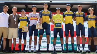 Ciclistas del Padron�s en la Vuelta a Zamora.