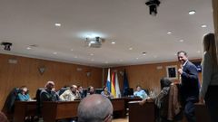 Momento en el que el popular Jos� Antonio Garc�a se levant� para abandonar el pleno