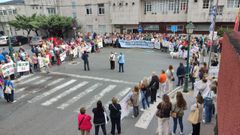 Los pacientes se concentraron delante del centro de salud de Ribeira