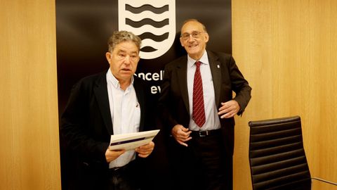 El alcalde de Pontevedra, Miguel Anxo Fern�ndez Lores, recibi� en el Concello al rector de la Universidade de Vigo, Manuel Reigosa