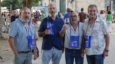 Asistentes a O Viño, un compañeiro de vida en Beade.