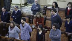 Ediles de Marea y PSOE, en los tres minutos de silencio por las v�ctimas de la violencia machista. 