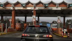 Indignaci�n de los usuarios de la AP-9 ante el primer aumento de los peajes