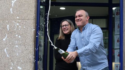 La administraci�n de loter�as Mar de Apuestas de A Illa reparte dos quintos y un tercero de la loter�a de Navidad