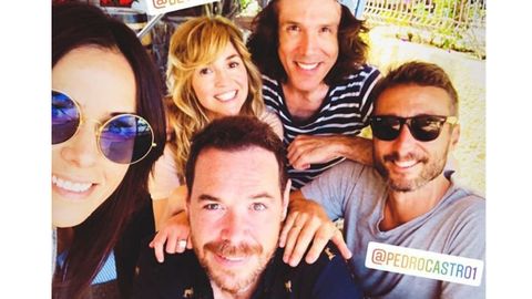 Raquel del Rosario junto con su marido Pedro Castro,  Juan Su�rez y su mujer Beatriz y Luis Feito