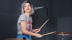 SILVIA R�BADE. Bater�a y cantante en el d�o Escuchando Elefantes. �Sent� que era mi instrumento�.