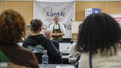 El cocinero Miguel Gonz�lez en una exhibici�n organizada por la Conseller�a de Emprego e Comercio en Xantar