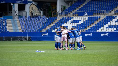 Los jugadores del Vetusta, antes del partido ante el Tudelano